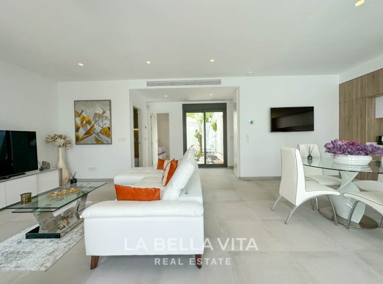 Modern resale property with private pool and solarium for sale in Pilar de La Horadada, Alicante, Costa Blanca