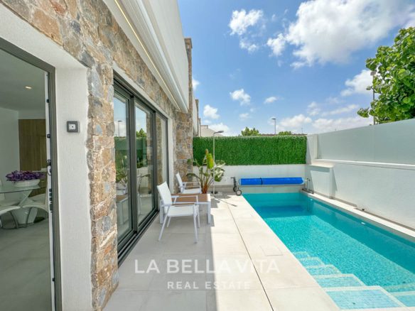 Modern resale property with private pool and solarium for sale in Pilar de La Horadada, Alicante, Costa Blanca