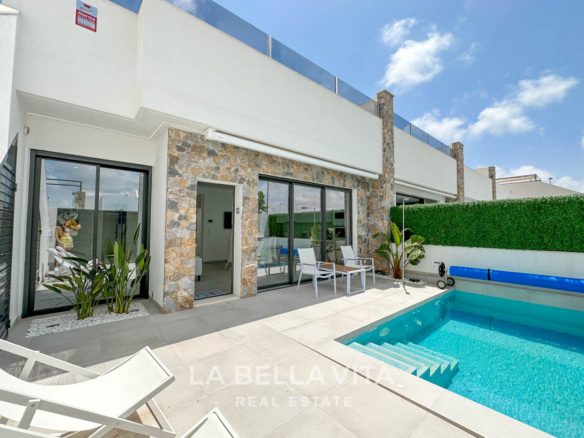 Modern resale property with private pool and solarium for sale in Pilar de La Horadada, Alicante, Costa Blanca