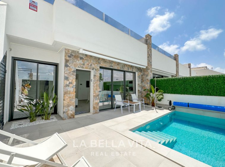 Modern resale property with private pool and solarium for sale in Pilar de La Horadada, Alicante, Costa Blanca