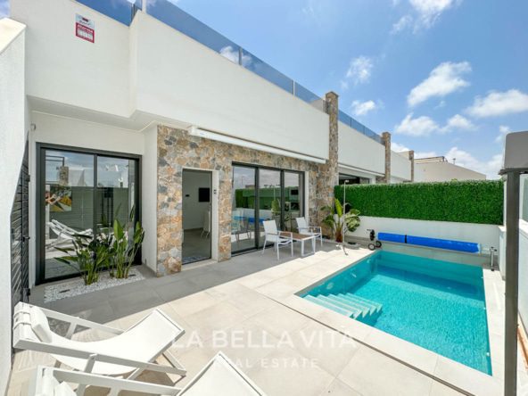 Modern resale property with private pool and solarium for sale in Pilar de La Horadada, Alicante, Costa Blanca