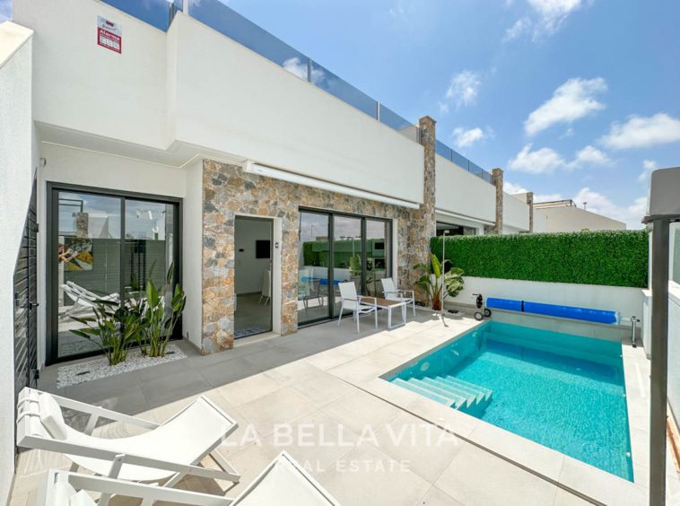 Modern resale property with private pool and solarium for sale in Pilar de La Horadada, Alicante, Costa Blanca
