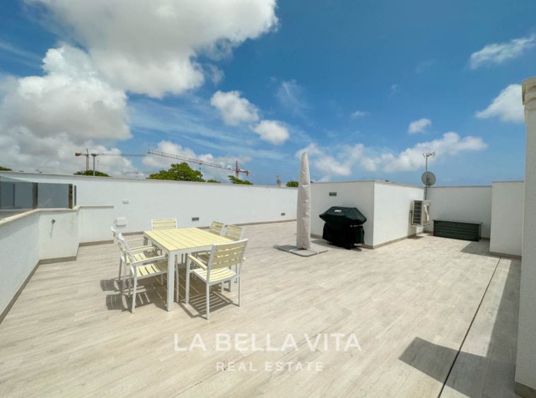 Modern resale property with private pool and solarium for sale in Pilar de La Horadada, Alicante, Costa Blanca