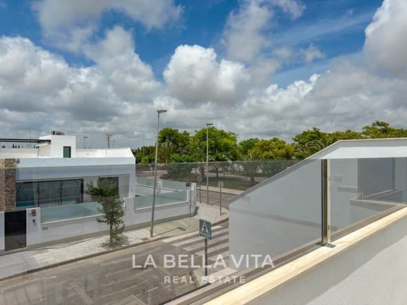 Modern resale property with private pool and solarium for sale in Pilar de La Horadada, Alicante, Costa Blanca