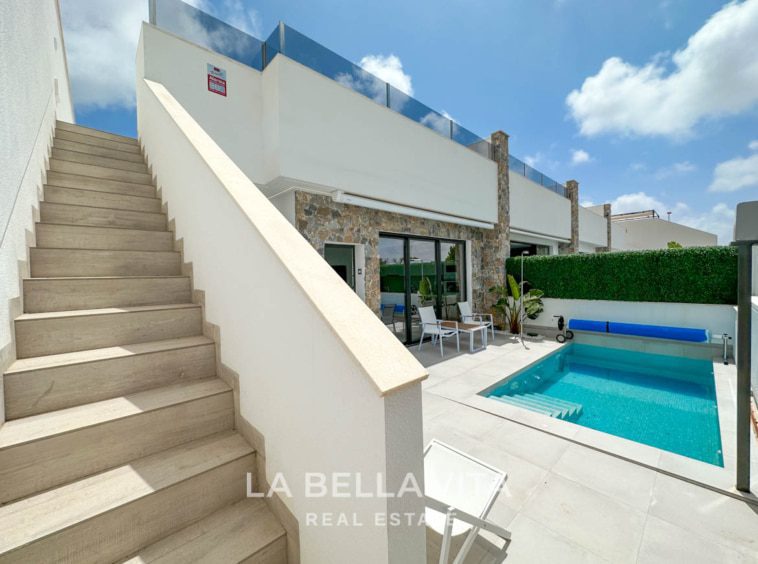 Modern resale property with private pool and solarium for sale in Pilar de La Horadada, Alicante, Costa Blanca
