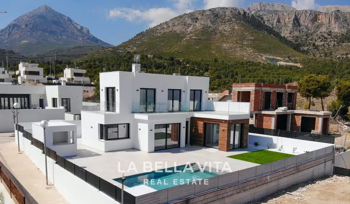 New Build House with private pool for sale in Polop de la Marina