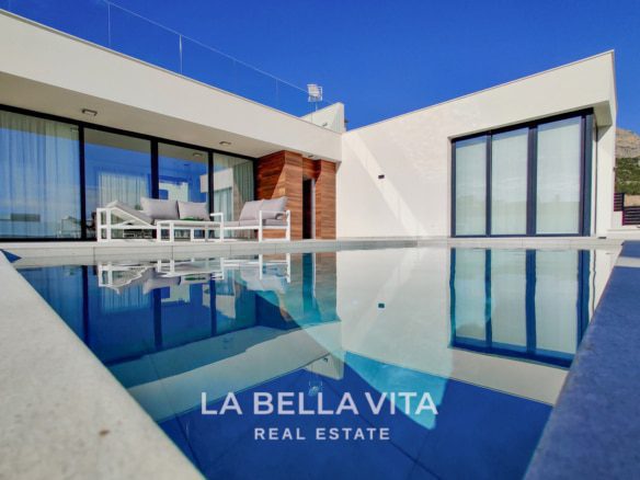 New Build one level properties with private pool for sale in Polop de la Marina