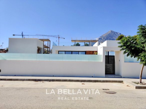 New Build one level properties with private pool for sale in Polop de la Marina