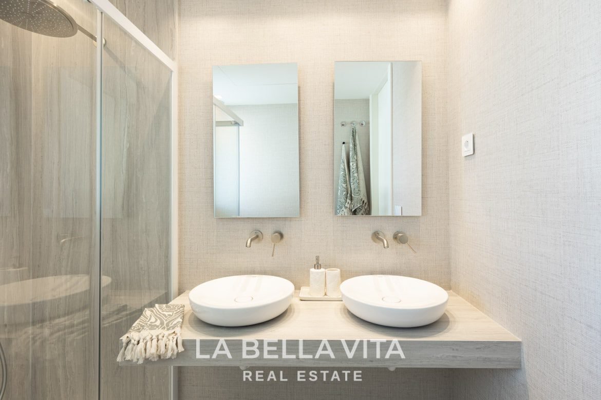 Luxury Frontline Beach Apartments with Breathtaking Sea Views for sale in Delfin Tower, Benidorm, Alicante