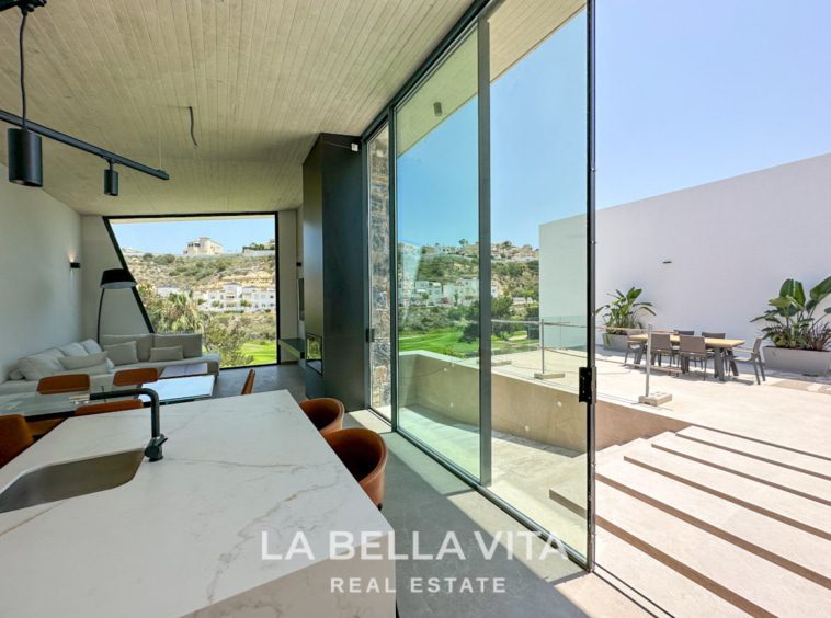 Luxury Frontline Golf property for sale in La Marquesa, Ciudad Quesada