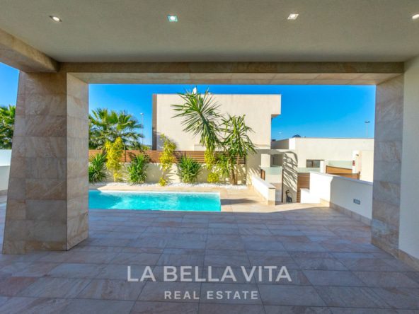 Luxury independent Property with private pool for sale in Benijofar, Rojales