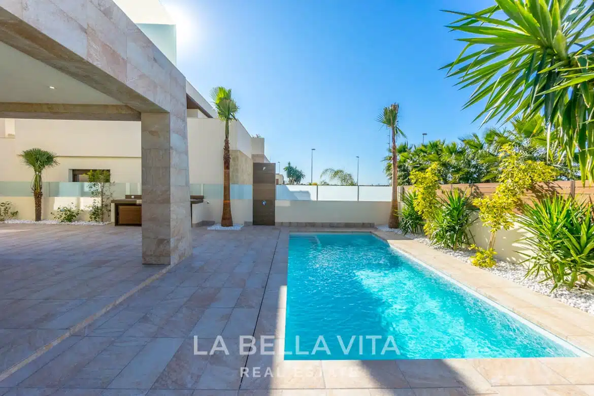 Luxury independent Property with private pool for sale in Benijofar, Rojales