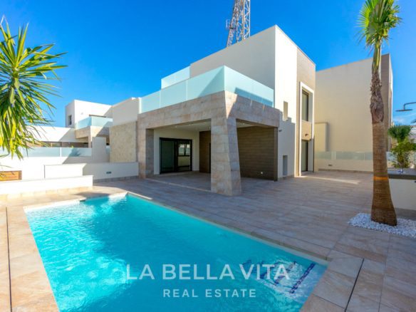 Luxury independent Property with private pool for sale in Benijofar, Rojales