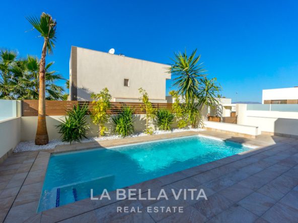 Luxury independent Property with private pool for sale in Benijofar, Rojales