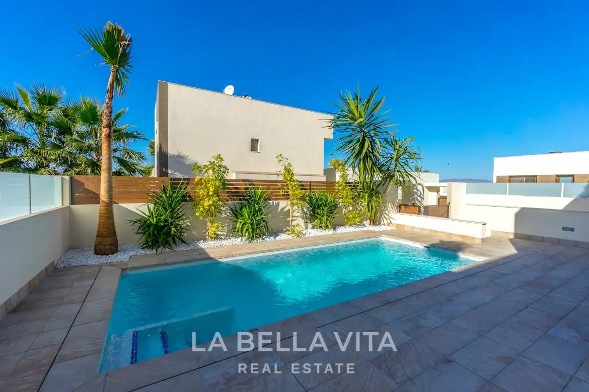 Luxury independent Property with private pool for sale in Benijofar, Rojales