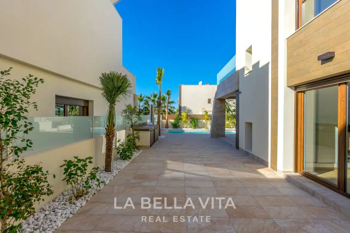 Luxury independent Property with private pool for sale in Benijofar, Rojales