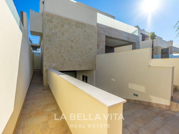 Luxury independent Property with private pool for sale in Benijofar, Rojales