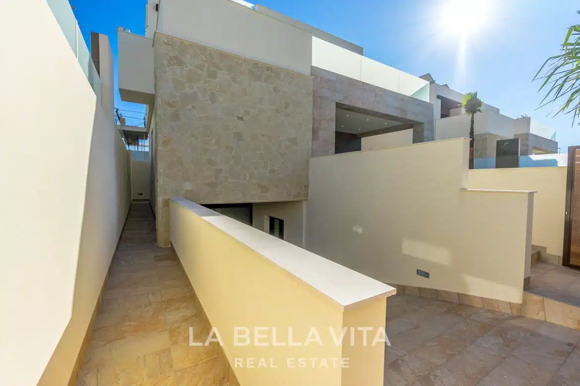 Luxury independent Property with private pool for sale in Benijofar, Rojales