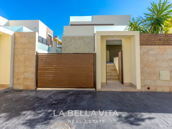 Luxury independent Property with private pool for sale in Benijofar, Rojales