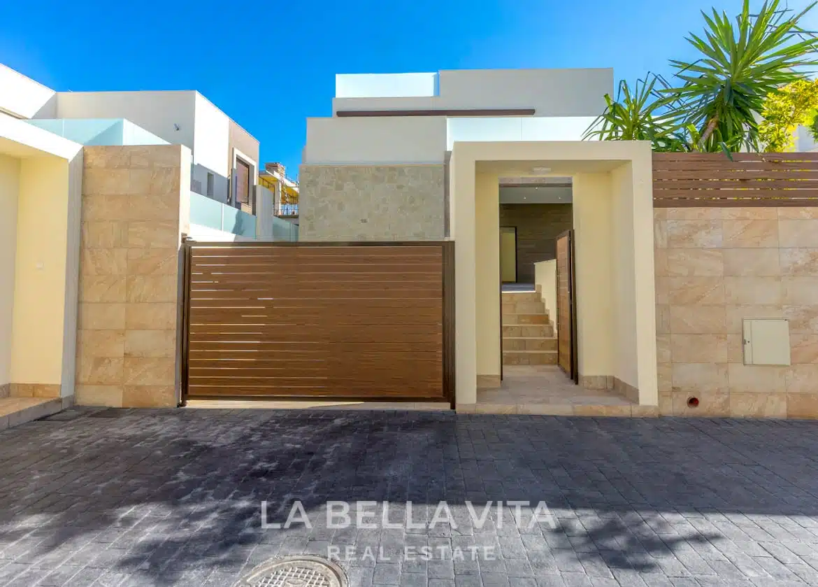 Luxury independent Property with private pool for sale in Benijofar, Rojales