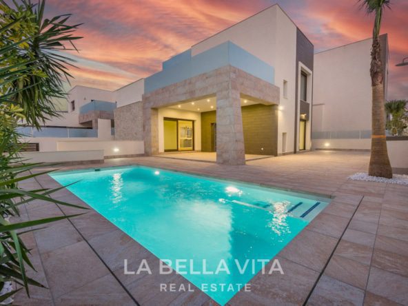 Luxury independent Property with private pool for sale in Benijofar, Rojales