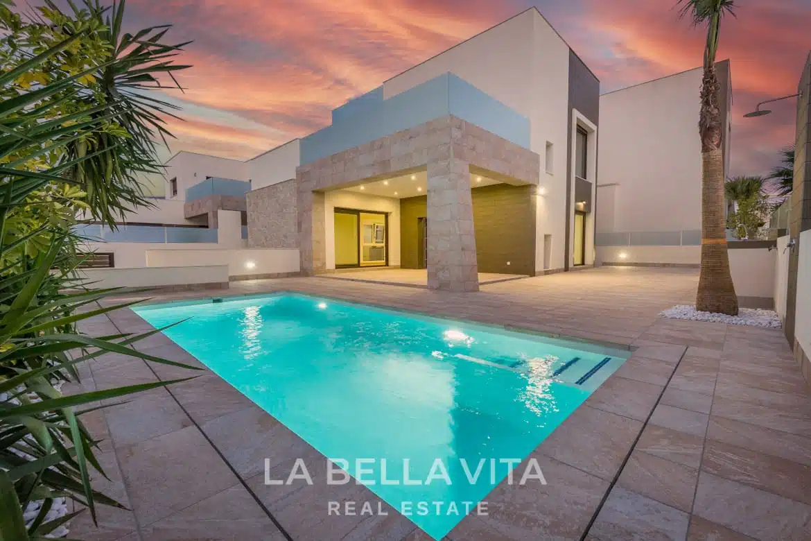 Luxury independent Property with private pool for sale in Benijofar, Rojales