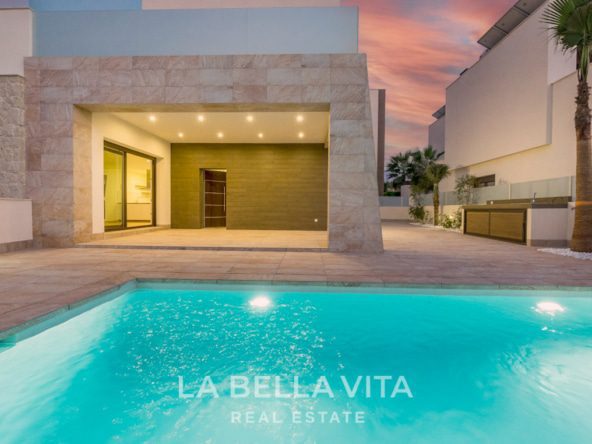 Luxury independent Property with private pool for sale in Benijofar, Rojales