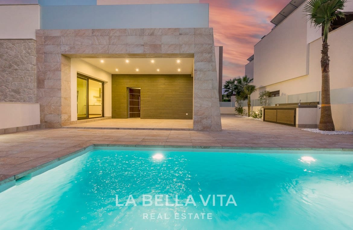 Luxury independent Property with private pool for sale in Benijofar, Rojales