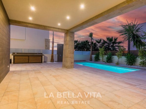 Luxury independent Property with private pool for sale in Benijofar, Rojales