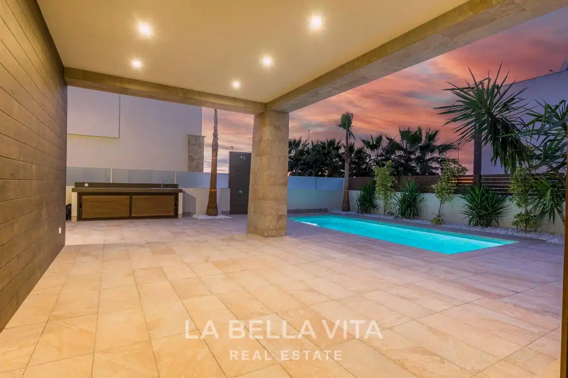 Luxury independent Property with private pool for sale in Benijofar, Rojales