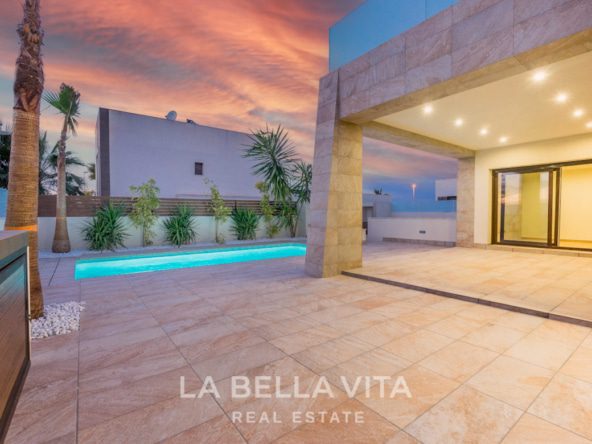 Luxury independent Property with private pool for sale in Benijofar, Rojales