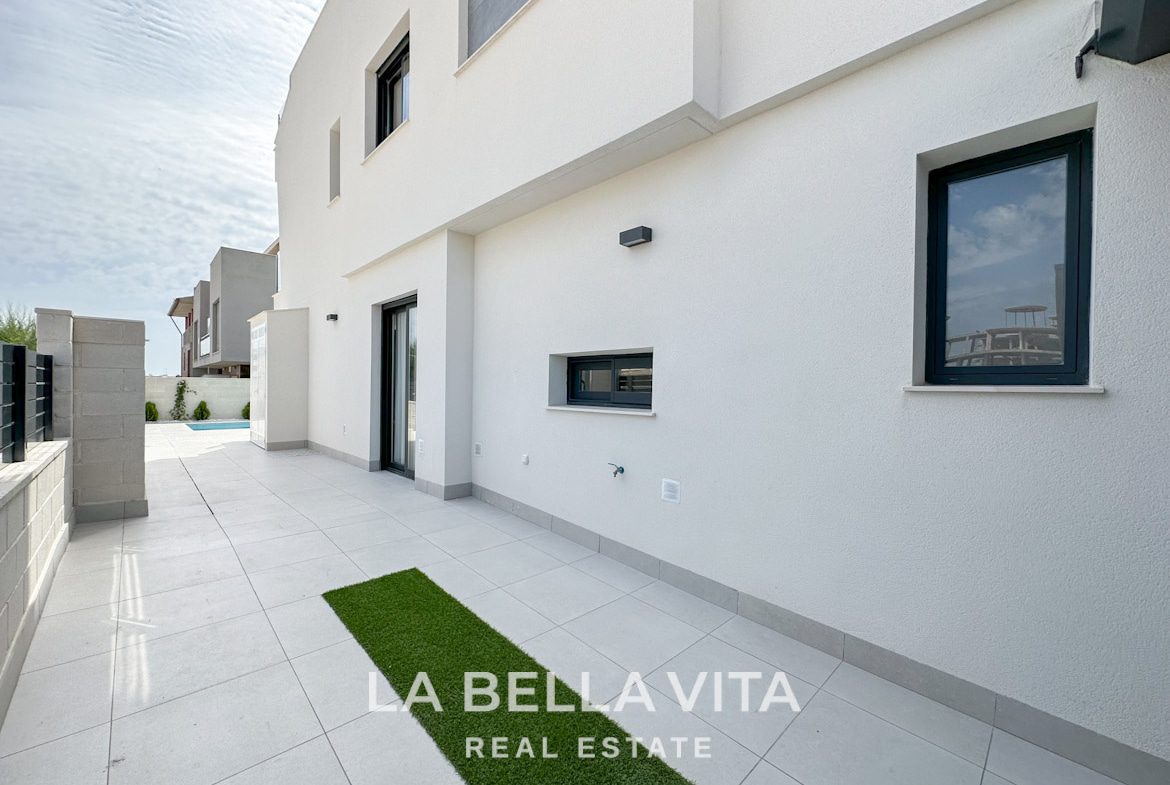 New Build properties with private pool for sale in Guardamar del Segura, Alicante