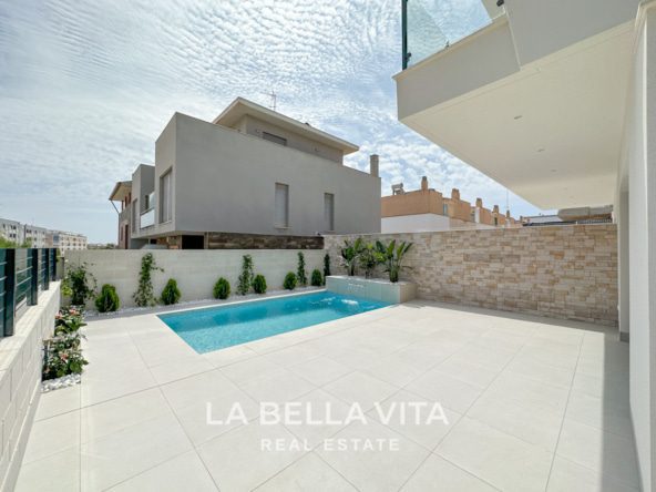 New Build properties with private pool for sale in Guardamar del Segura, Alicante