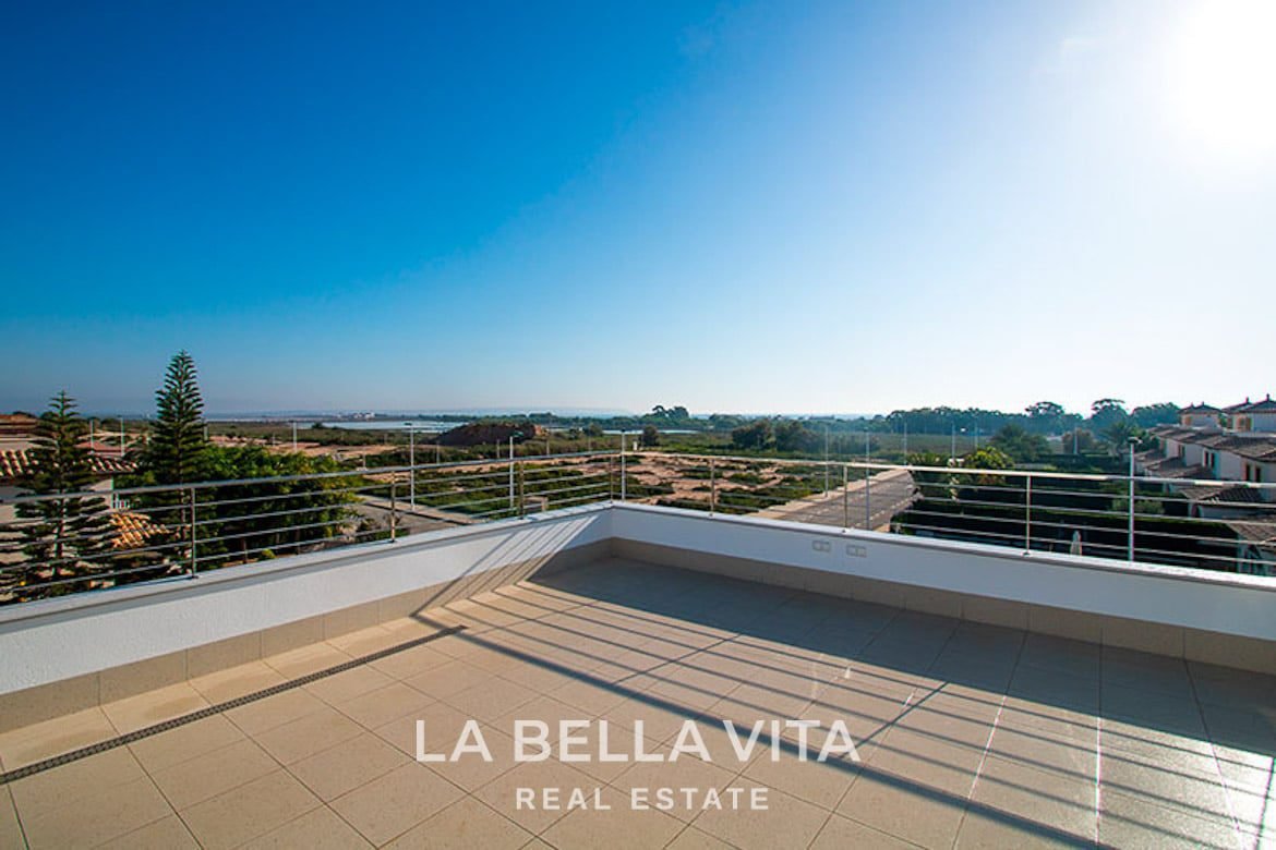 New Build mediterranean Villa walking distance to the beach in La Marina, Alicante