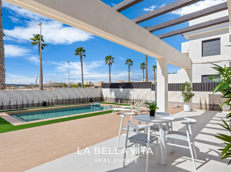 Turnkey Mediterranean villa with private pool for sale in Ciudad Quesada