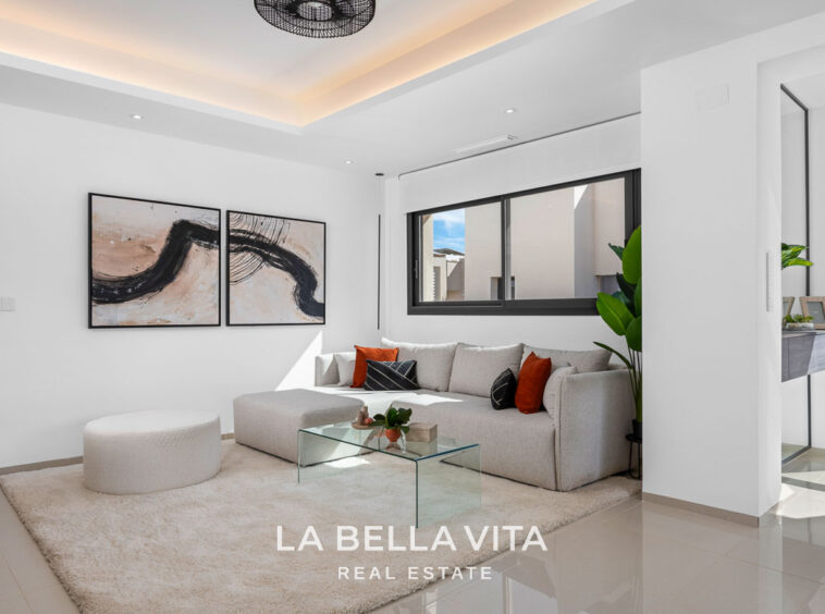 Turnkey Mediterranean villa with private pool for sale in Ciudad Quesada