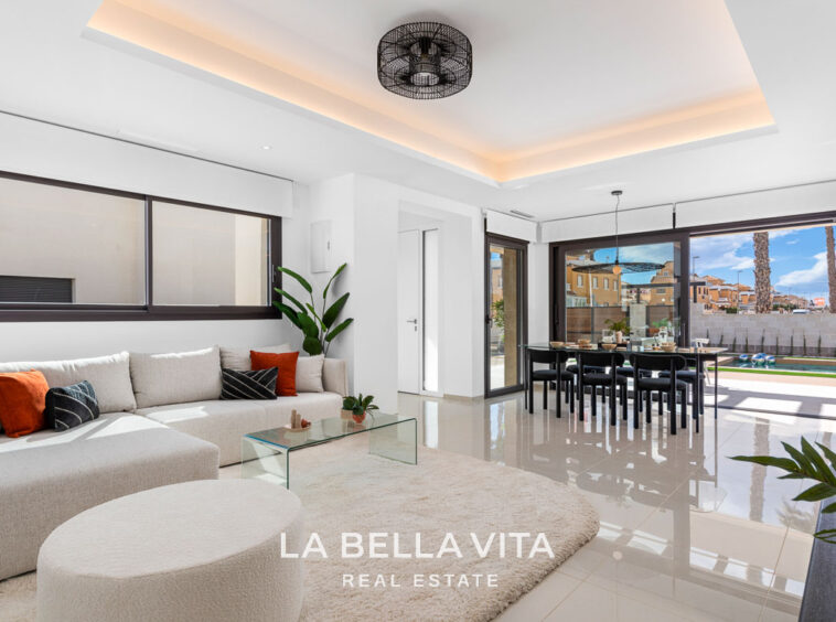 Turnkey Mediterranean villa with private pool for sale in Ciudad Quesada