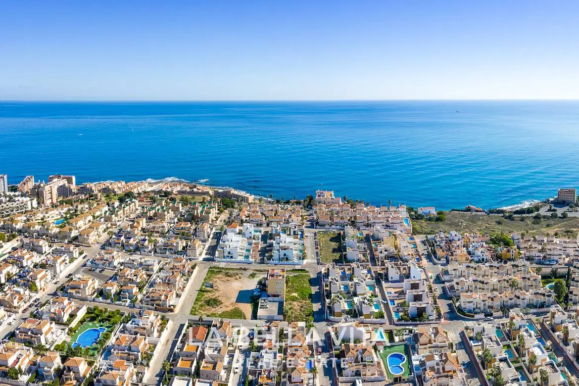 Modern Luxury Property with pool by the sea for sale in Torrevieja