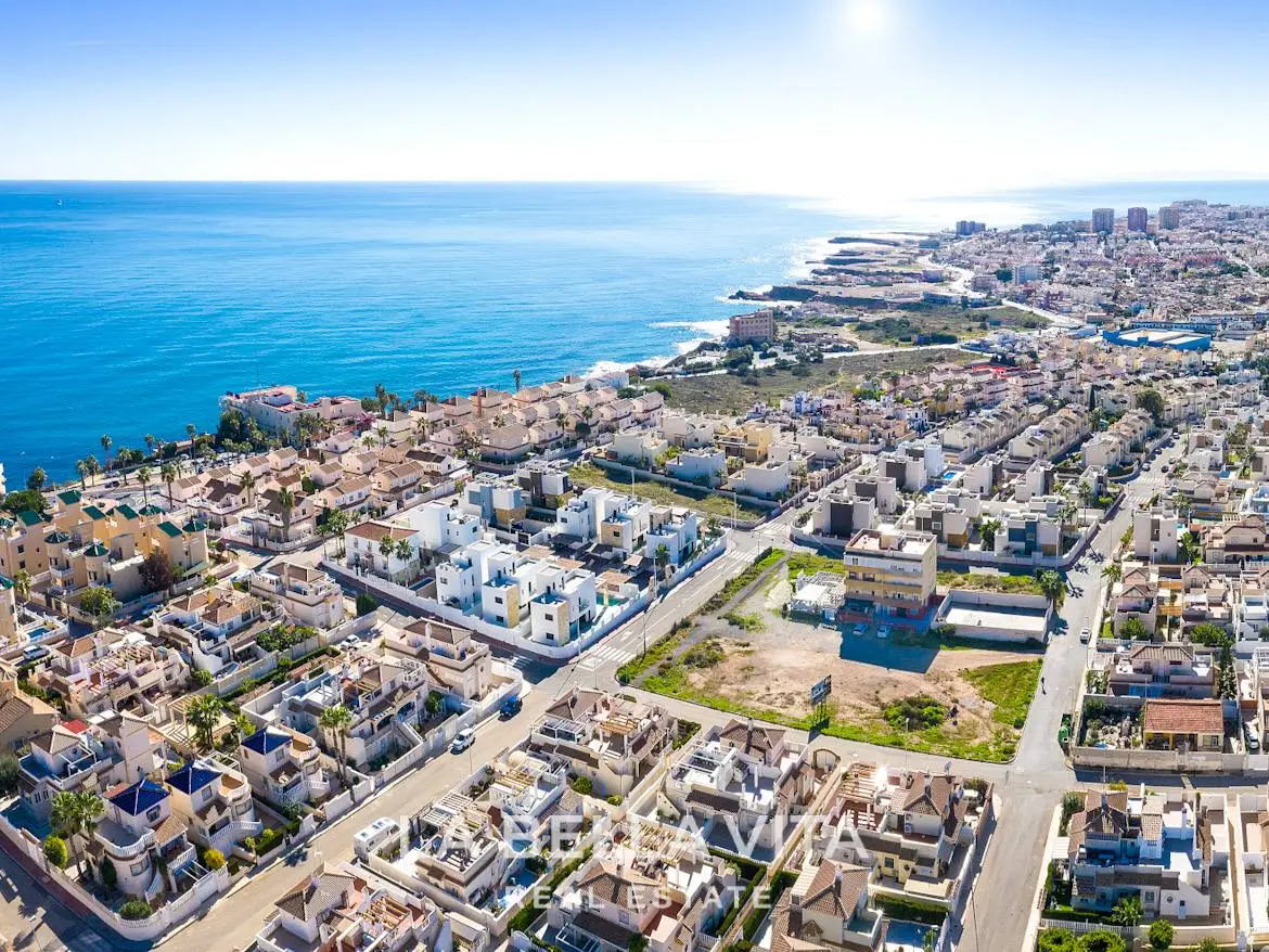 Modern Luxury Property with pool by the sea for sale in Torrevieja