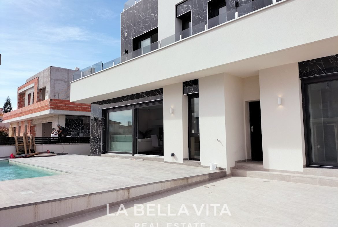 Modern Luxury Property with pool by the sea for sale in Torrevieja