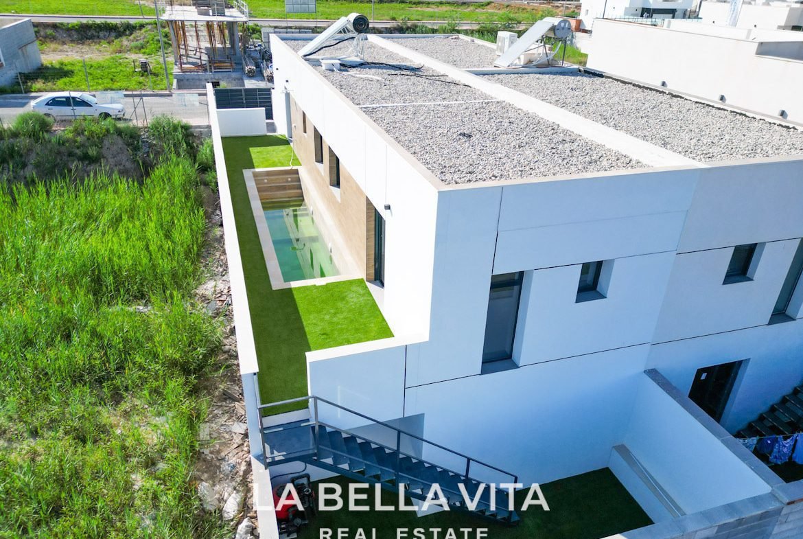 New Build Property with pool for sale in Daya Nueva, Costa Blanca South