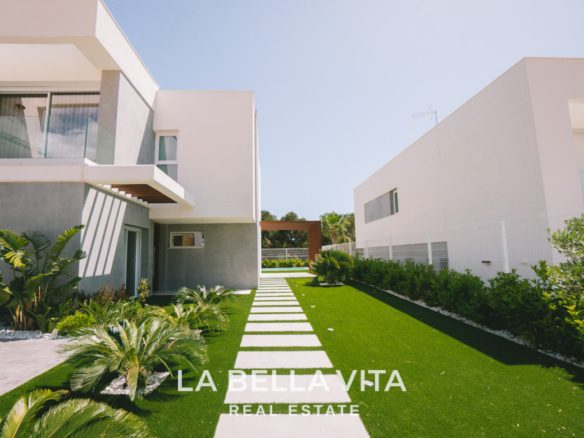 11 New Build Villas with private pool for sale in Sierra Cortina, Finestrat