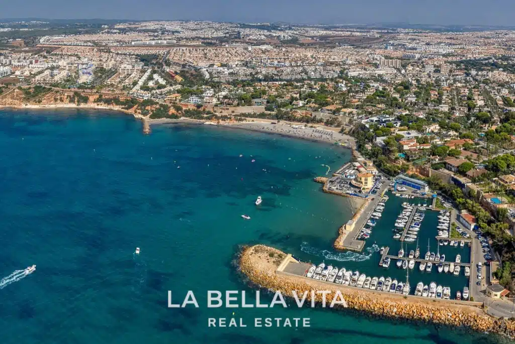 Neubau-Luxusvilla zum Verkauf in Cabo Roig, Orihuela Costa, Spanien