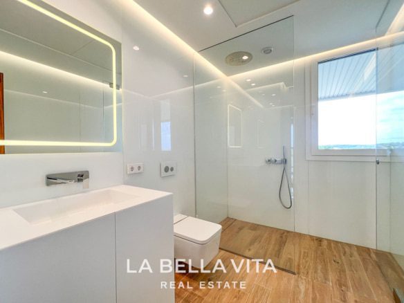 Luxury resale apartment for sale in Madroño community, Las Colinas Golf, Alicante, Spain