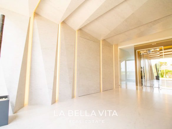 Luxury resale apartment for sale in Madroño community, Las Colinas Golf, Alicante, Spain