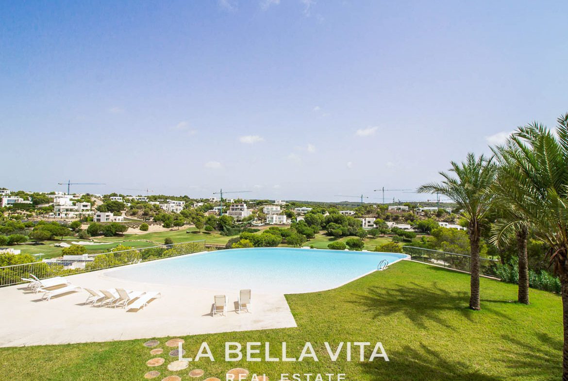 Luxury resale apartment for sale in Madroño community, Las Colinas Golf, Alicante, Spain