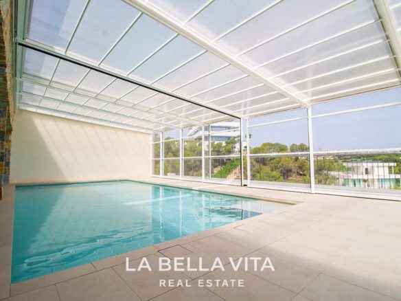 Luxury resale apartment for sale in Madroño community, Las Colinas Golf, Alicante, Spain