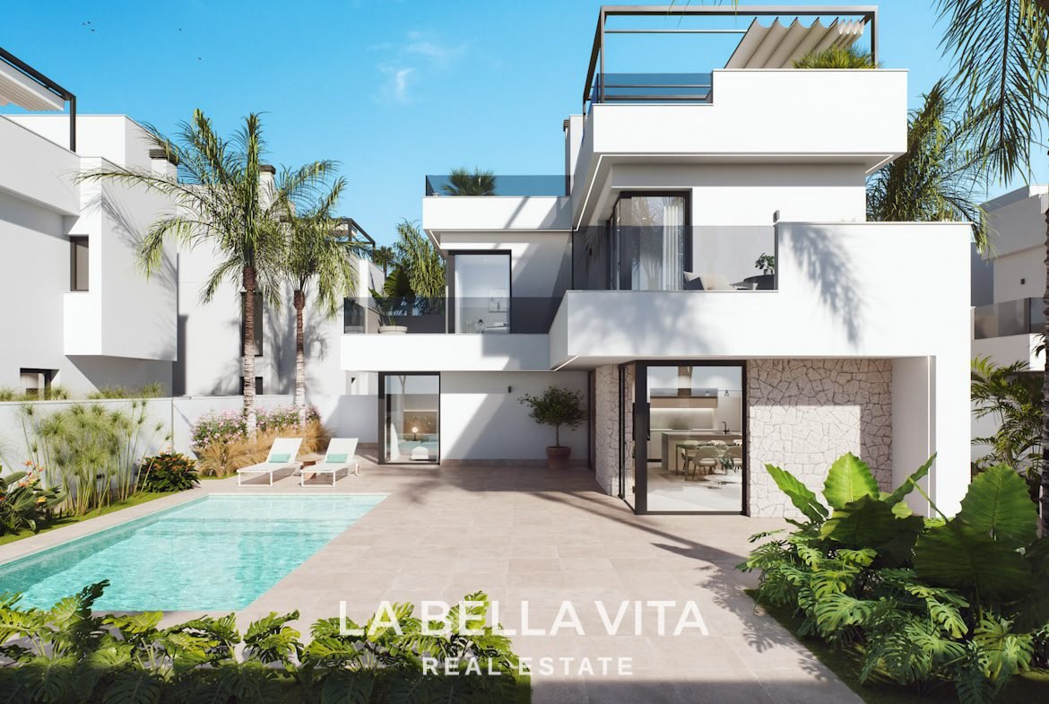 Magnificent Villa with private pool for sale in Santa Rosalia Lake & Life Resort, Murcia