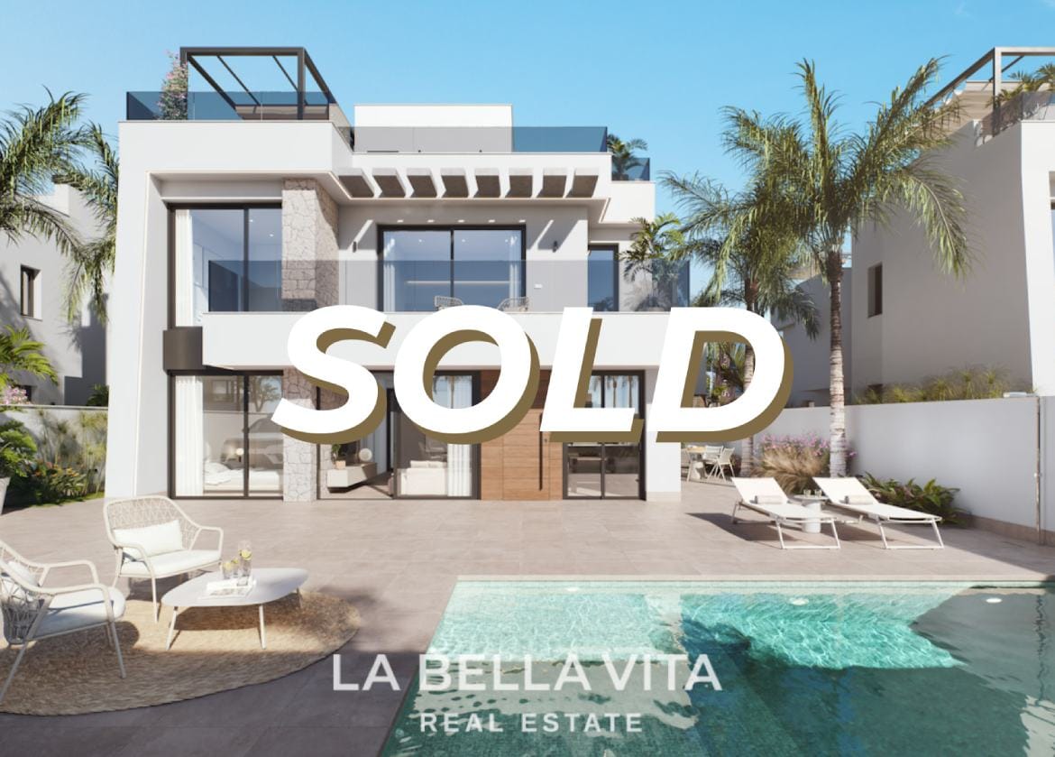 Magnificent Villa with private pool for sale in Santa Rosalia Lake sold