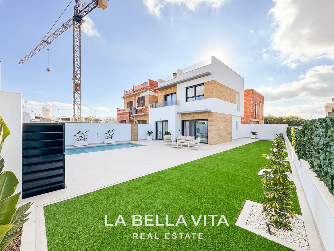 Modern new build Properties with private pool for sale in Benijofar, Alicante, Spain